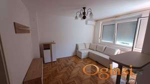 **TOP GARSONJERA NA NOVOJ DETELINARI**